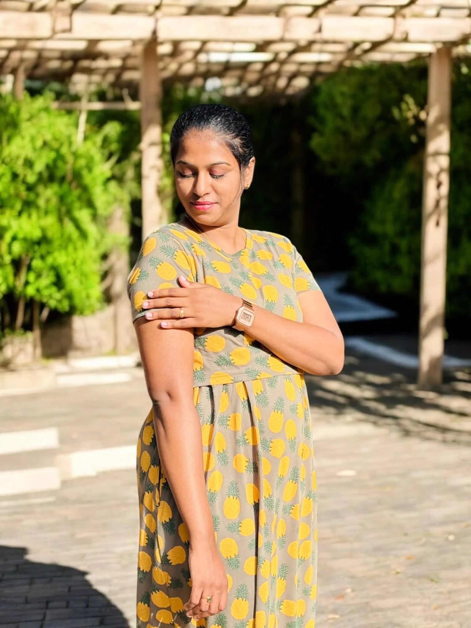 Pineapple feeding lounge maxi