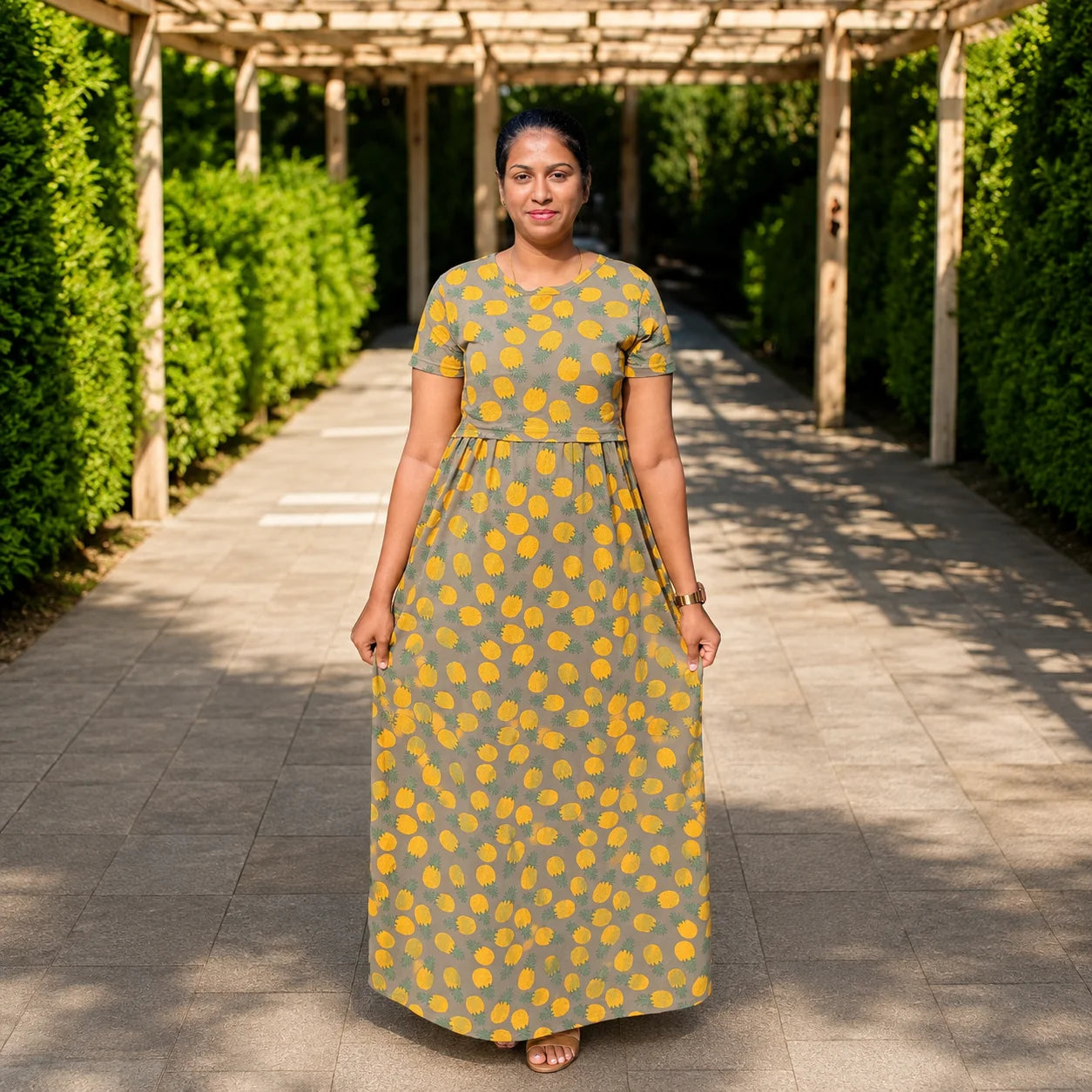 Pineapple feeding lounge maxi