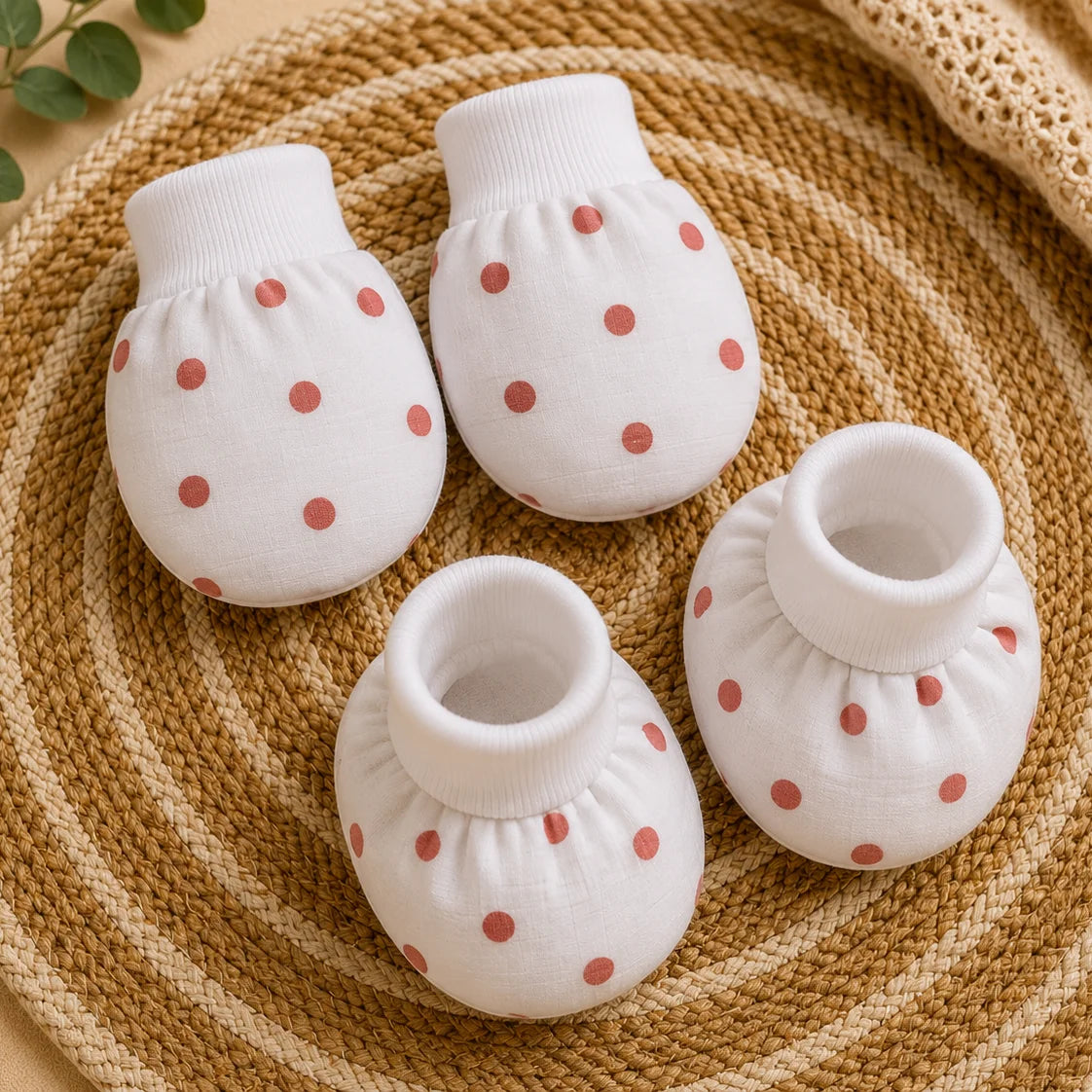 Red polka dots mittens and booties